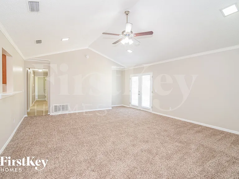 1746 Cinnamon Dr — Photo 5