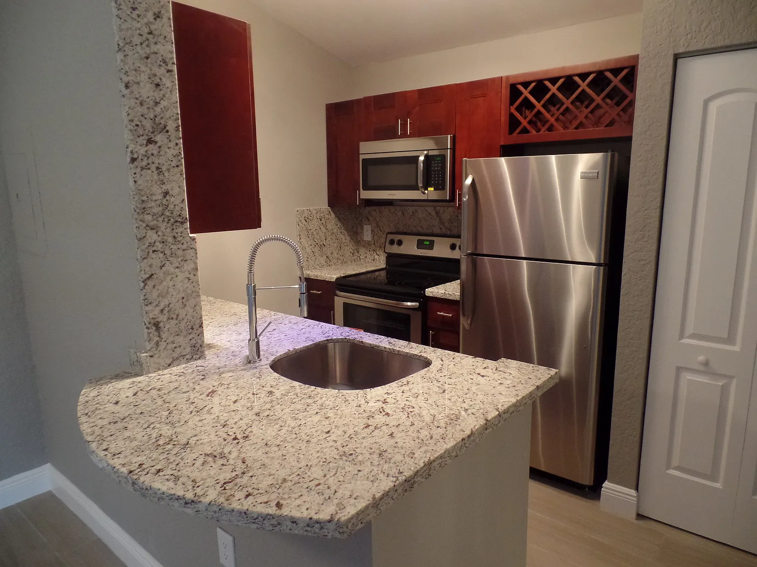2 bed, 1200 sqft, $1,995 — Photo 4