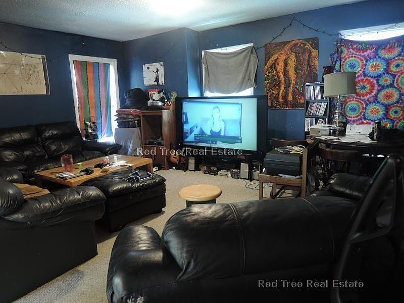 2nd image of 15 W Sorrento St