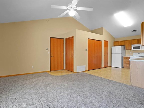 3rd image of 1010 W 240th St NE #6