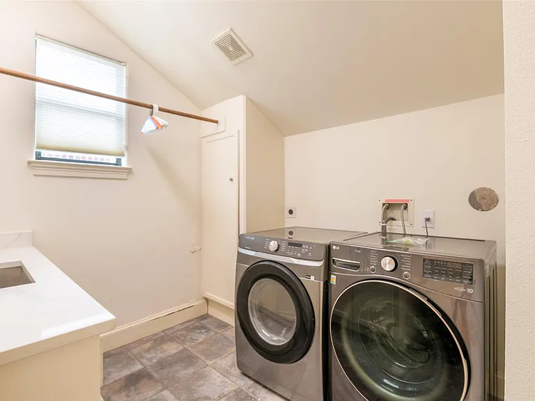 4233 Childress St — Photo 42
