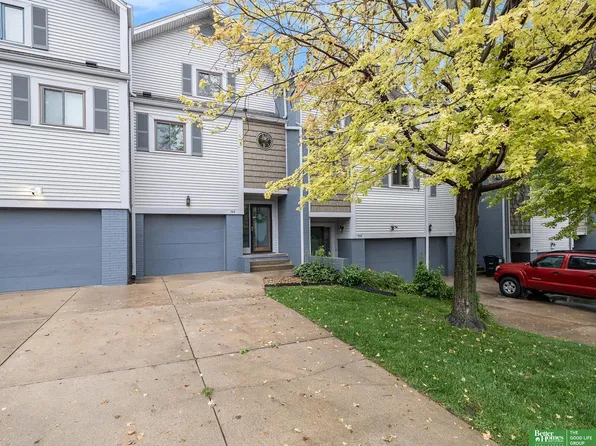 703 S 38th St, Omaha, NE 68105