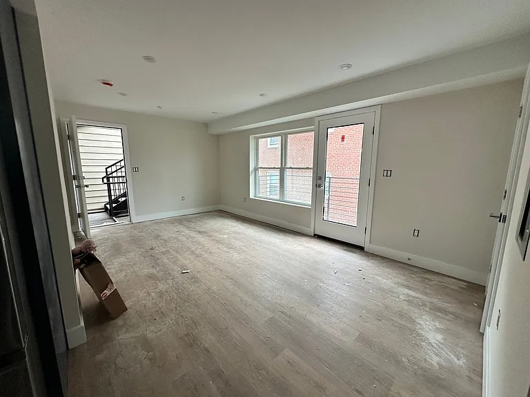 52nd Street Residences — Photo 34