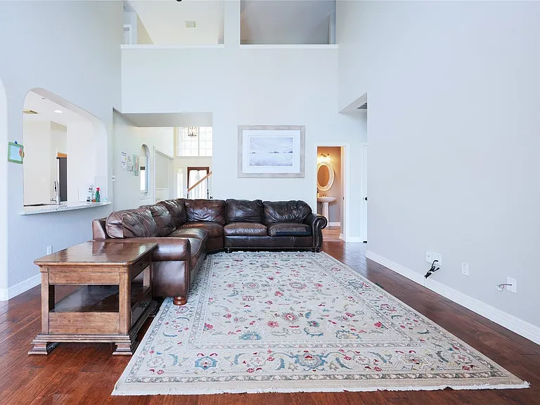 2422 Lansing Cir — Photo 11