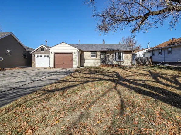 106 5th Ave W, West Fargo, ND 58078