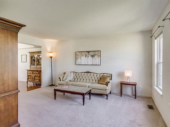 3rd image of 6460 Meadow Creek Dr
