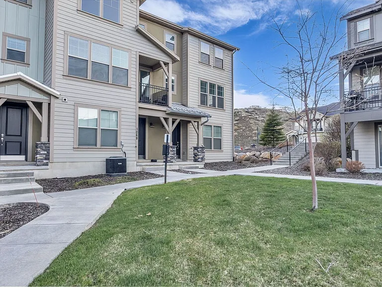 1072 W Cattail Ct — Photo 30