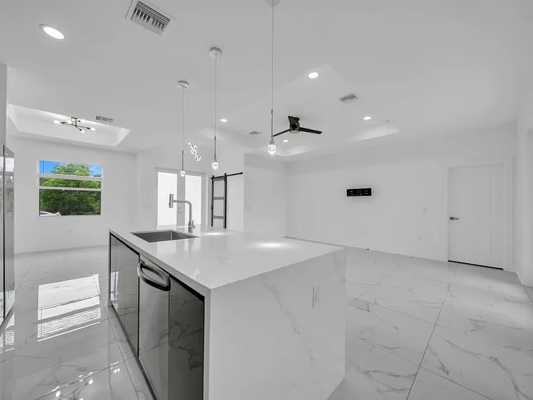 325 Paulcrest Ave — Photo 15