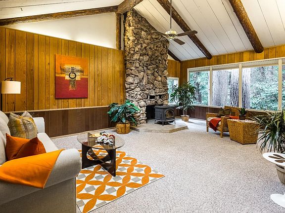 5th image of 300 Redwood Dr