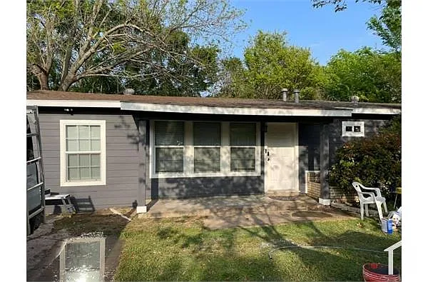 Building Photo - 313 Hillcrest St