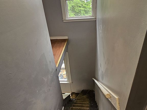 5th image of 133 Plymouth St #2B