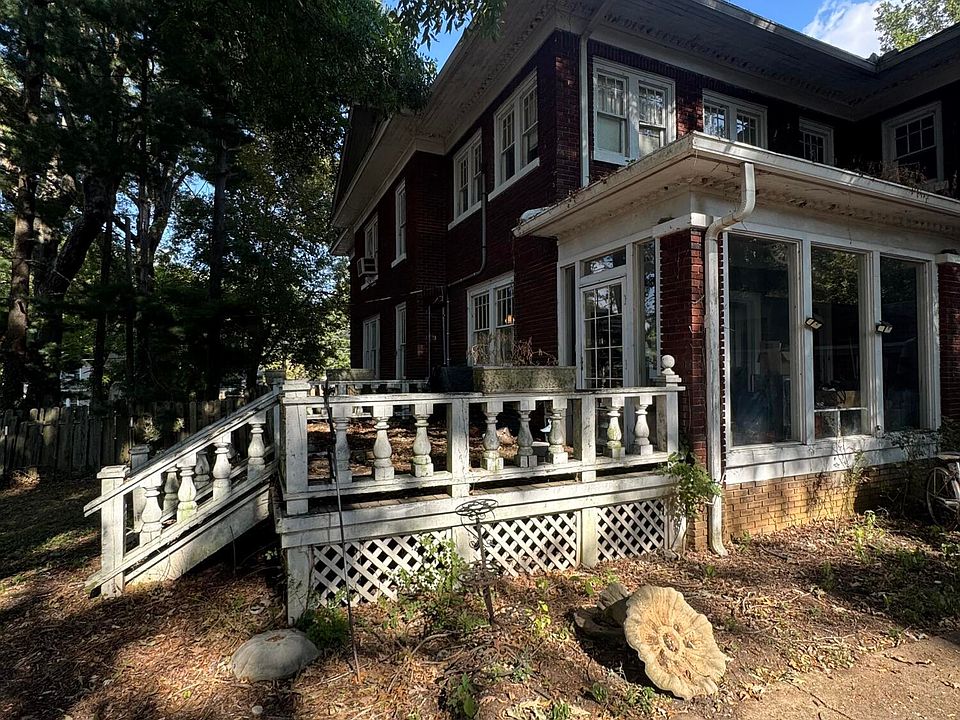 2nd image of 134 Elm St