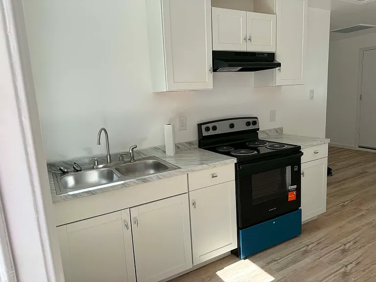 213 Hughes St #3 — Photo 1