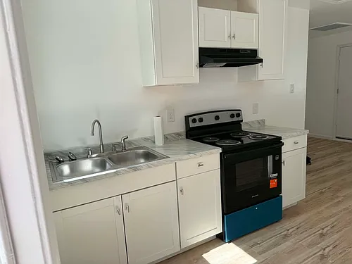 213 Hughes St #3 Photo 1