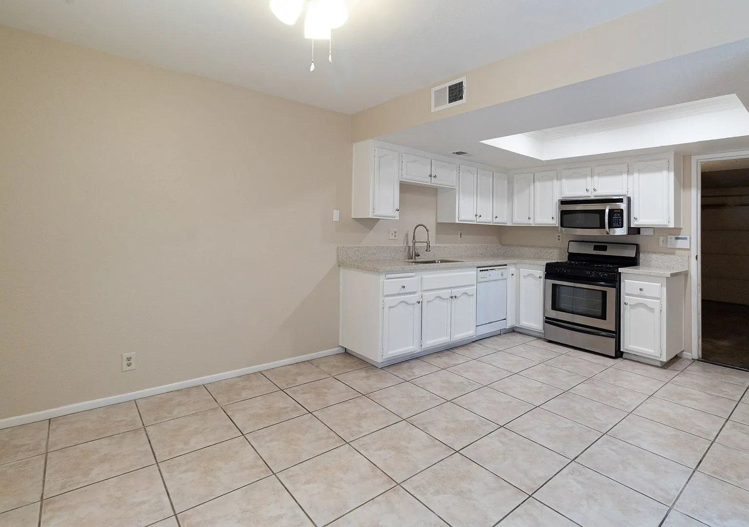 18412-18422 Patterson Lane — Photo 4