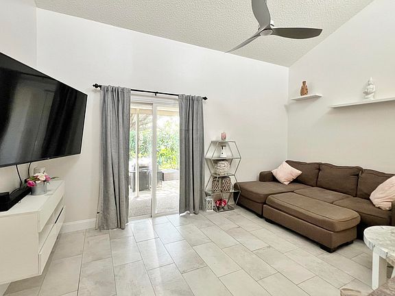 3rd image of 305 Markley Ct
