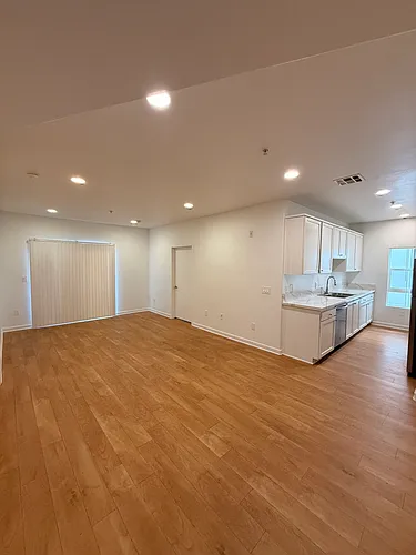 2300 Valley St #206 Photo 1