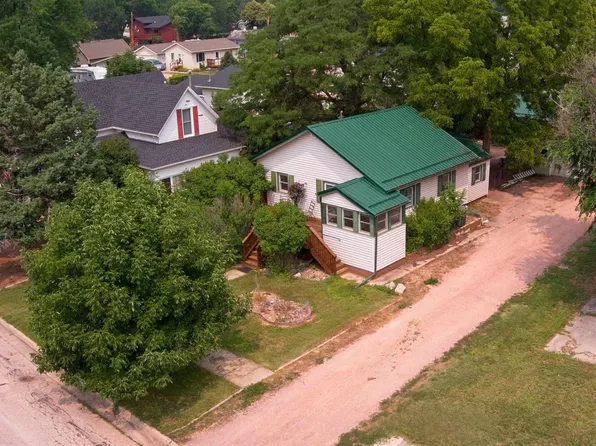 1738 Baltimore Ave, Hot Springs, SD 57747