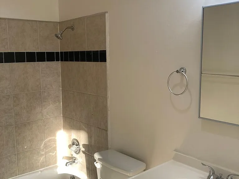 650 Linden Ave — Photo 56