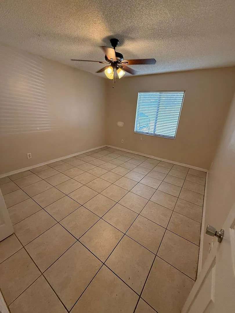 417 Century Blvd. — Photo 2
