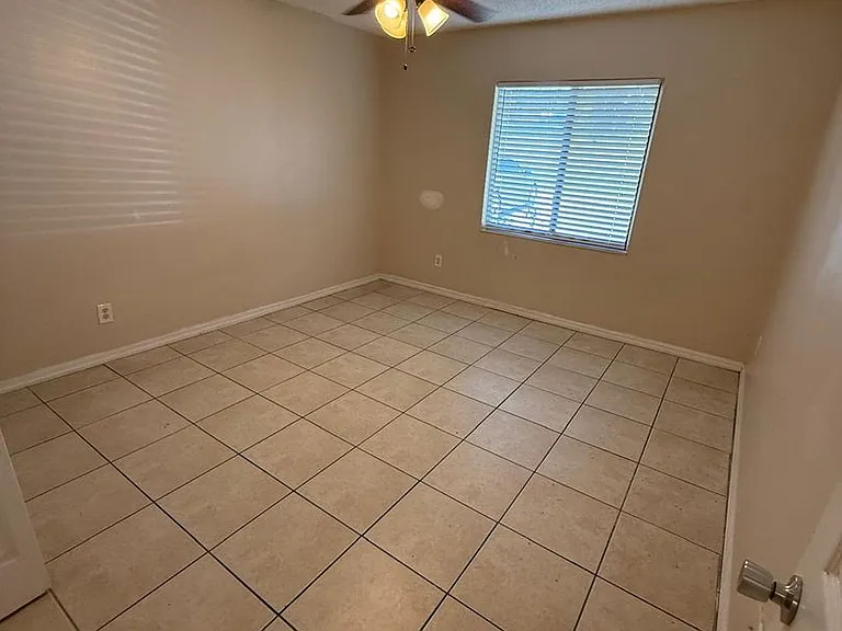 417 Century Blvd — Photo 2