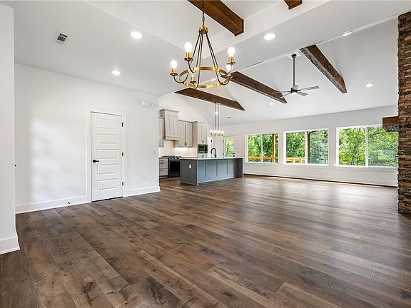 4th image of 15 Cherhill Dr