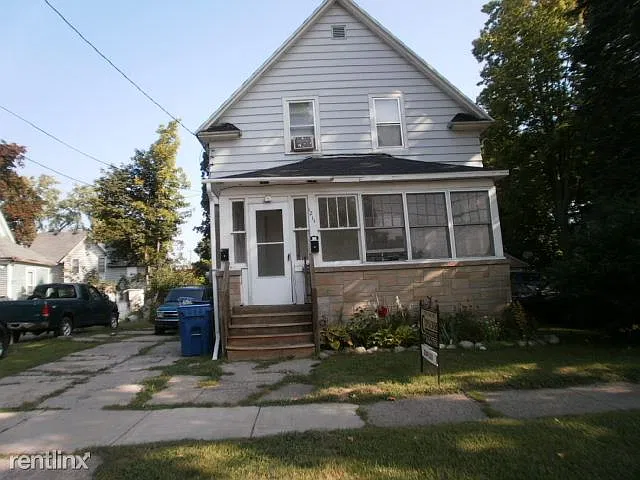 1211 Wells Place