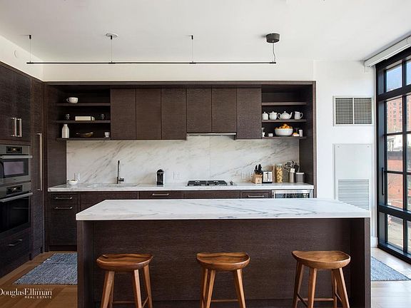 4th image of 500 W 21st St APT 4C