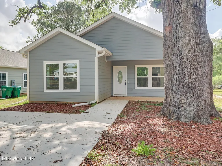 13469 Mary Ave — Photo 2
