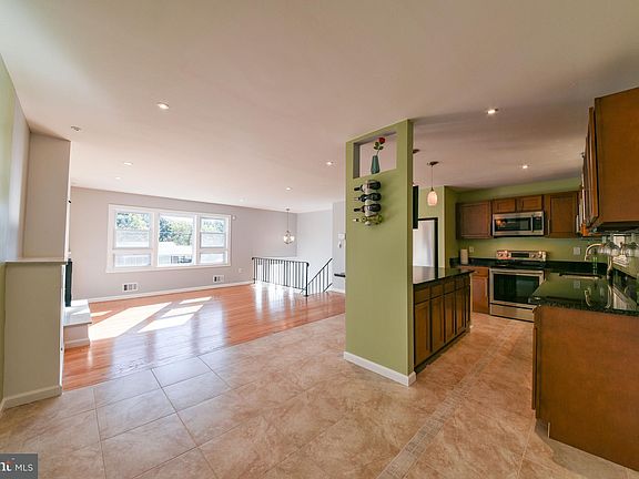 3rd image of 9605 Jacqueline Dr