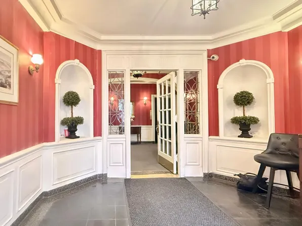 310 West 55th Street image 1 of 10