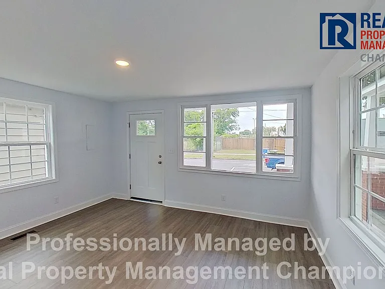1005 Chestnut St — Photo 3
