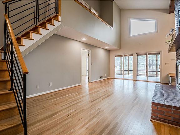5th image of 80 Denna Pl