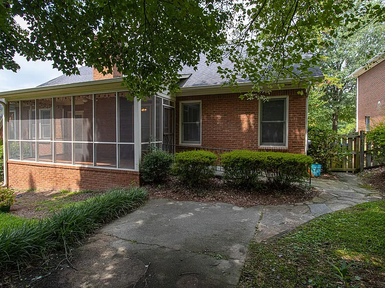 2220 Montclair Dr — Photo 37