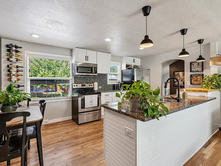 115 N Vinson St — Photo 11
