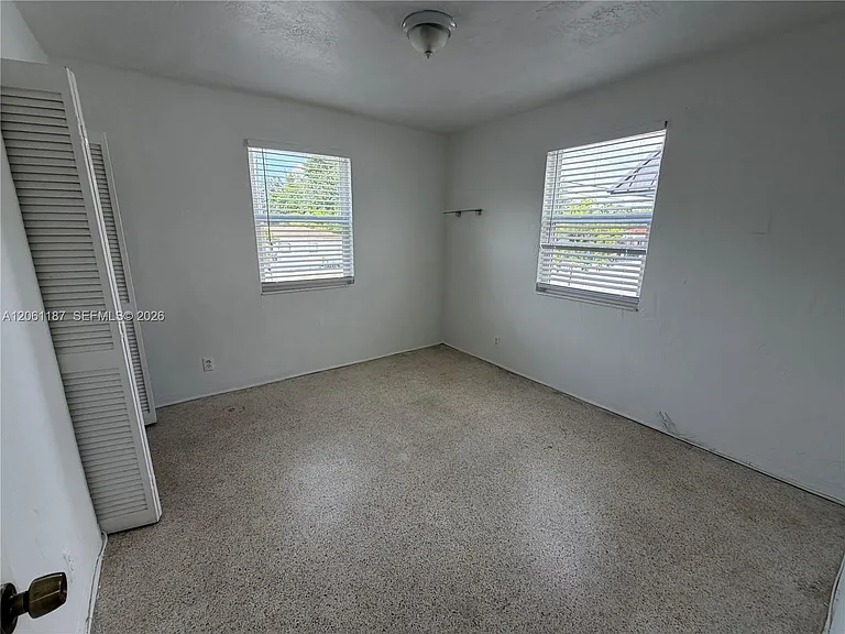 739 SW 9th St #4 — Photo 9