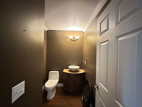 4th image of 37 Deerwood Pl