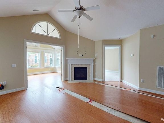 5th image of 103 Horatio Gates Dr #10-4