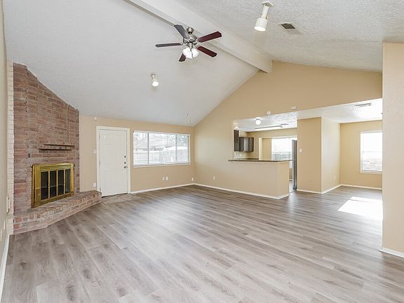 4th image of 1711 Meadow Green Dr