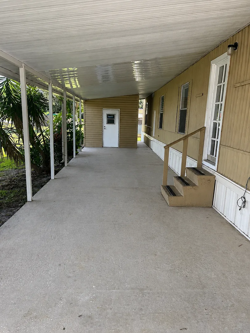 Updated 2BR/1BA Wesley Chapel Mobile Home w/ Carport Utilities Included! — Photo 2