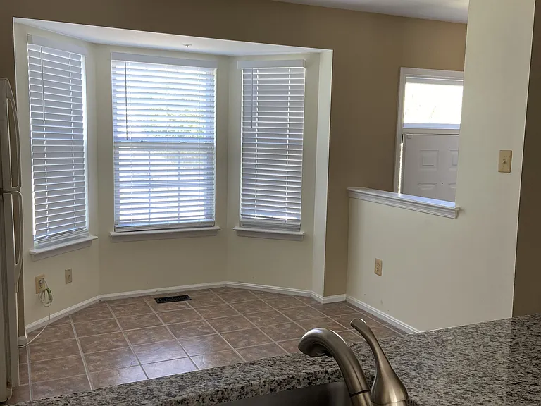 212 Mulberry Ridge Ct — Photo 2