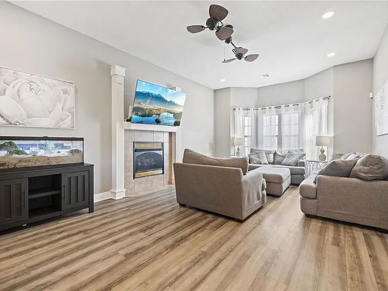 1406 N Latisha Ln — Photo 2