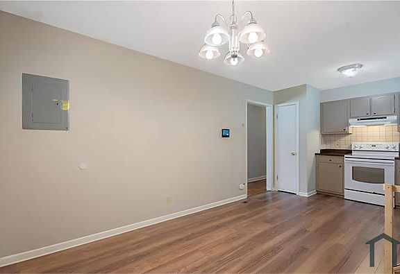 4th image of 2560 Pine Springs Dr