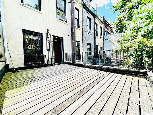 1st image of 135 W 75th St APT 4R