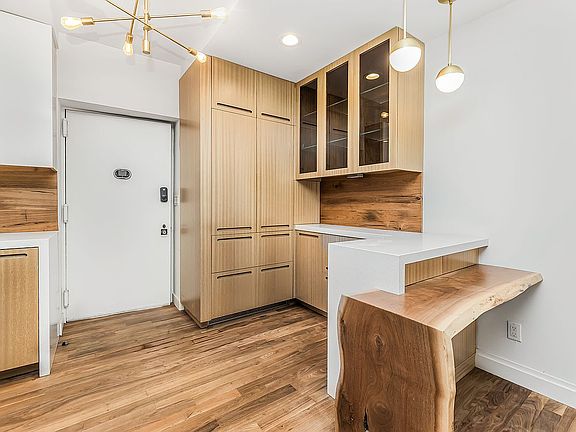5th image of 4 W 109th St APT 1D