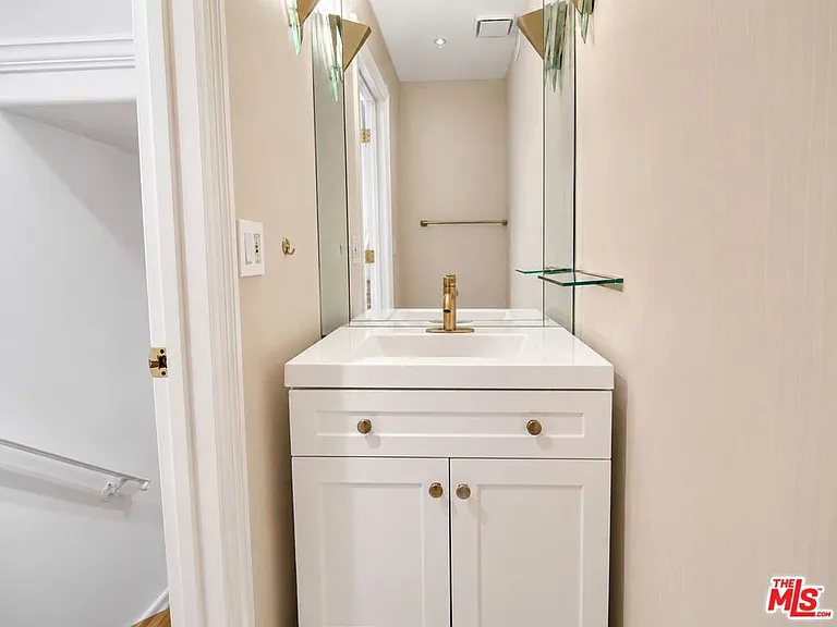 342 N Palm Dr #201 — Photo 12