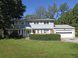 170 Chestnut Rd, Manhasset, NY 11030