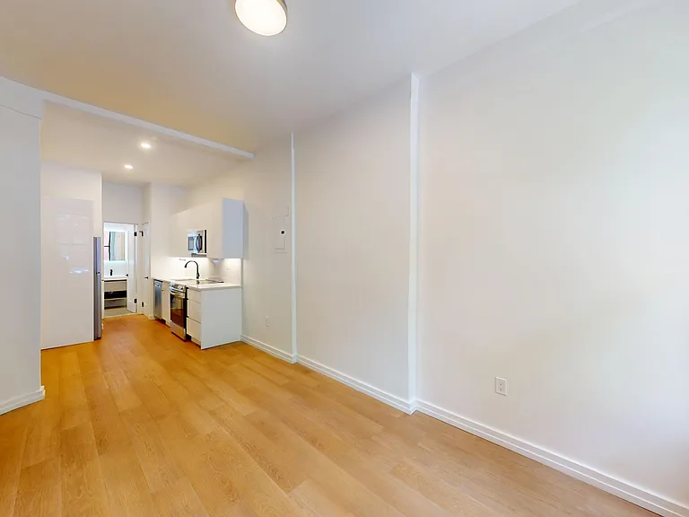 313 S 4th St #2F — Photo 5