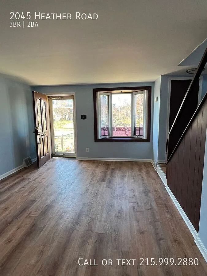 Welcome to 2045 Heather Road! — Photo 3