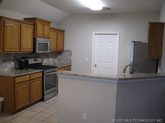 4th image of 9475 S 258th Pl E